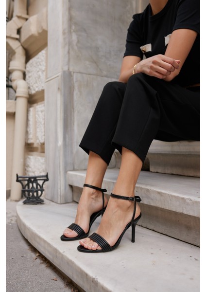 Peras Kadın Siyah Tek Bant Topuklu Sandalet