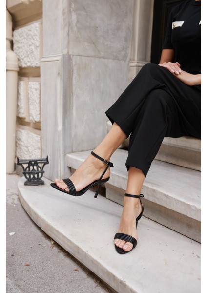 Peras Kadın Siyah Tek Bant Topuklu Sandalet fiyatları