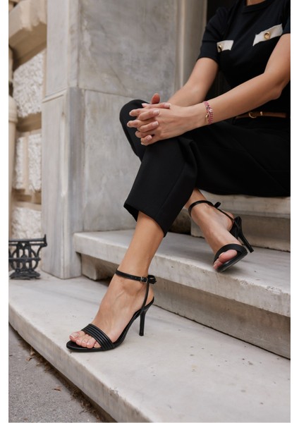 Peras Kadın Siyah Tek Bant Topuklu Sandalet modelleri