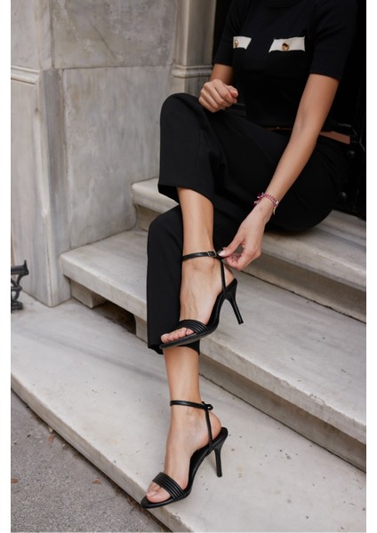 Peras Kadın Siyah Tek Bant Topuklu Sandalet indirimleri