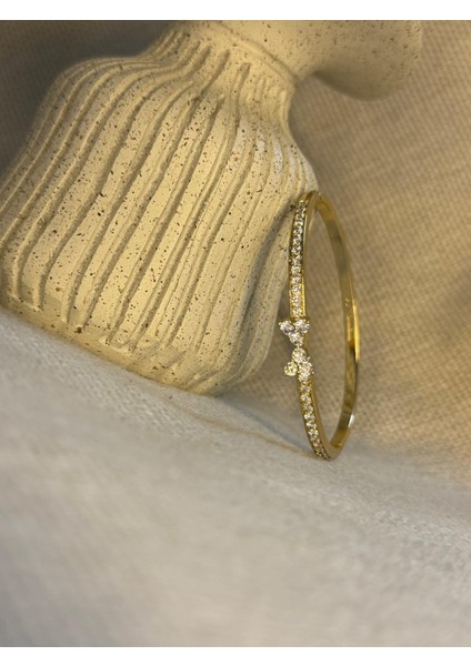 14 Ayar Altın Kaplama Renginde Fiyonk Zirkon Taşlı Kelepçe Model