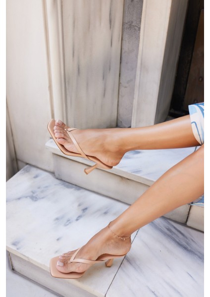 Mist Kadın Bej Nude Parmak Arası Detay Topuklu Terlik modelleri