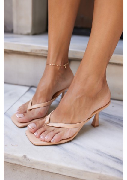 Mist Kadın Bej Nude Parmak Arası Detay Topuklu Terlik