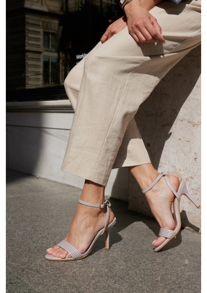 Peras Kadın Siyah Tek Bant Topuklu Sandalet