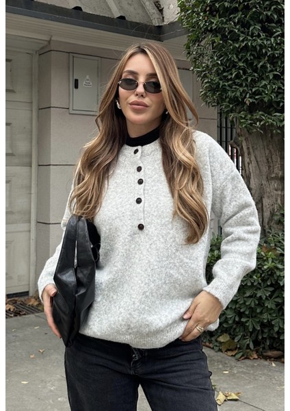 Gri Düğmeli Bisiklet Yaka Triko Kazak - 2464
