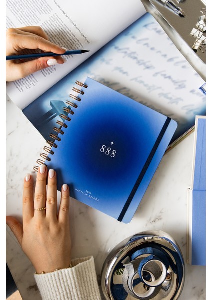 2026 18X20 Spiralli Haftalık Kare Ajanda 12 Aylık - Mavi Aura