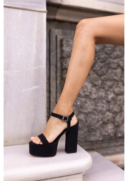 Jacli Kadin Siyah Simli Platform Detayli Tek Bant Sandalet