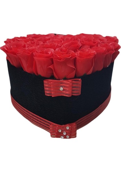 Kalpli Kutuda Kumaş Gül ile Hazırlanmış Kız Isteme Buketi Sevgiliye Buket
