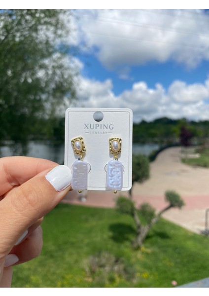 Xuping küpe 14K Altın Kaplama Hediyelik Suya Dayanıklı Kadın Küpe Gold Beyaz Inci Görünümlü Sallantılı Şık ve Modern Zarif Parlak Görünüm Minimal Gold Günlük Kullanım Için Ideal fiyatları