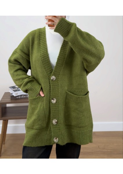 Cep Detaylı Düğmeli Triko Hırka