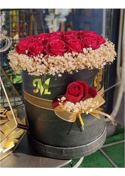 Sevgiliye Silindir Kutuda Gerçek Görünümlü Yapay Kadife Gül Buketi fiyatları