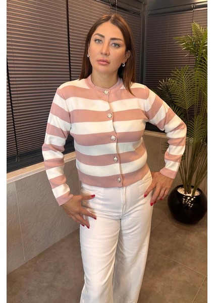 Çizgi Detaylı Gümüş Düğmeli Pembe Hırka