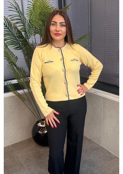 Burgu Şeritli Özel Işleme Düğmeli Sarı Hırka modelleri