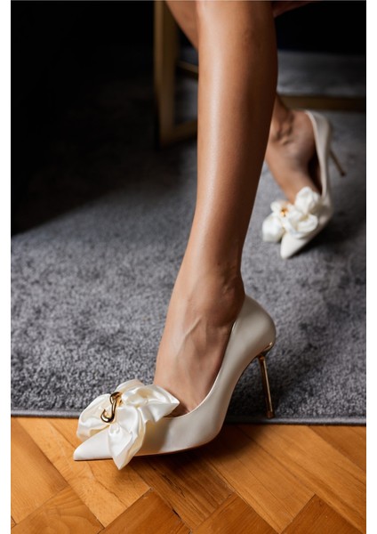 Lips Kadın Bej Saten Topuklu Ayakkabi fırsatları