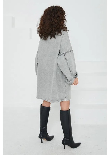 Düz Gömlek Yaka Kadın Gri Kuş Gözü Cepli Kot Ceket modelleri