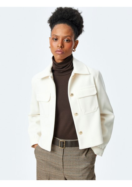 Klasik Yaka Düğmeli Cep Detaylı Crop Ceket modelleri