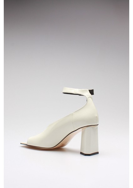 Idil Beyaz Kırışık Rugan Kadın Topuklu fırsatları