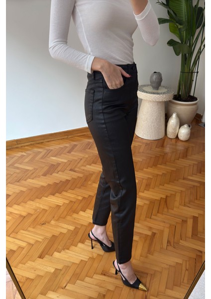 Kaplamalı Boyfit Jean- Siyah