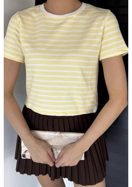 Kadın Şerit Desenli Bisiklet Yaka Tişört P-00018593 modelleri