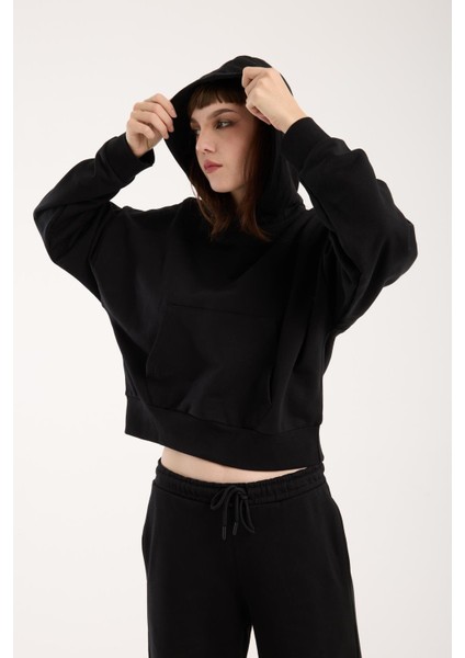 %100 Pamuk Kapüşonlu Ön Cep Detaylı Kadın Sweatshirt