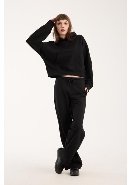 %100 Pamuk Kapüşonlu Ön Cep Detaylı Kadın Sweatshirt