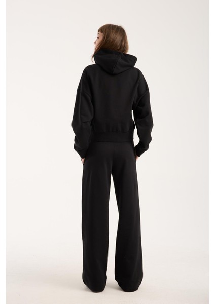 %100 Pamuk Kapüşonlu Ön Cep Detaylı Kadın Sweatshirt