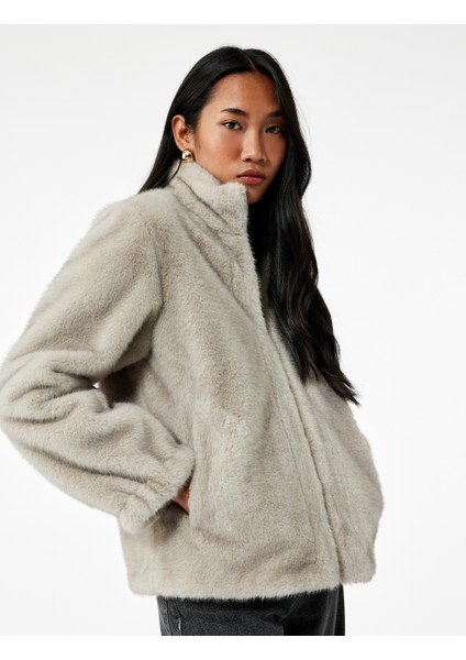 x Sima Tarkan - Suni Süet Astarlı Dik Yaka Uzun Kollu Crop Fermuarlı Peluş Mont