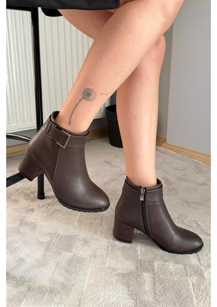 Kadın Trend Kahverengi Kare Tokalı ( 6 cm ) Topuklu Oval Burun Bot