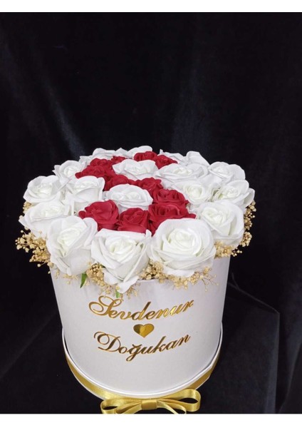 Harfli Isme Özel Silindir Kutuda Gerçek Görünümlü Yapay Kadife Gül Kız Isteme Buketi Düğün Nişan