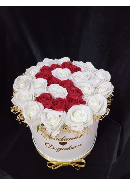 Harfli Isme Özel Silindir Kutuda Gerçek Görünümlü Yapay Kadife Gül Kız Isteme Buketi Düğün Nişan fiyatları
