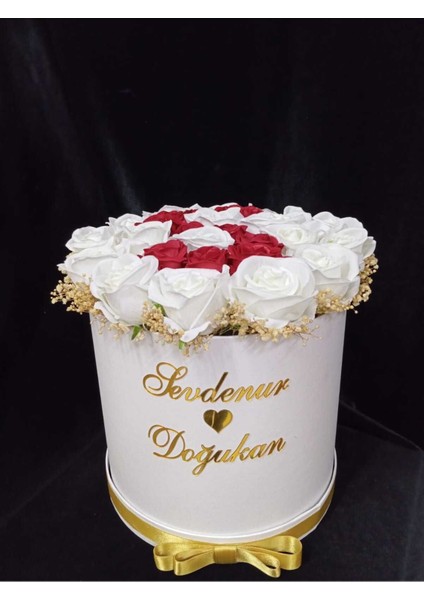 Harfli Isme Özel Silindir Kutuda Gerçek Görünümlü Yapay Kadife Gül Kız Isteme Buketi Düğün Nişan modelleri