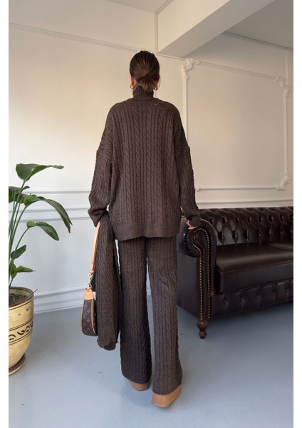 Bisiklet Yaka Saç Örgülü Şallı Takım- Kahverengi