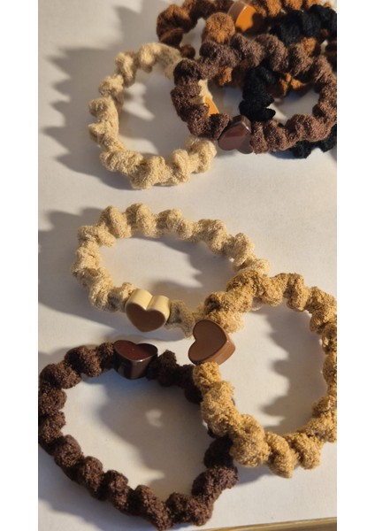 Kahve Siyah Tonları 2 Adet Karışık Renk Kalpli Lastik Toka fırsatları