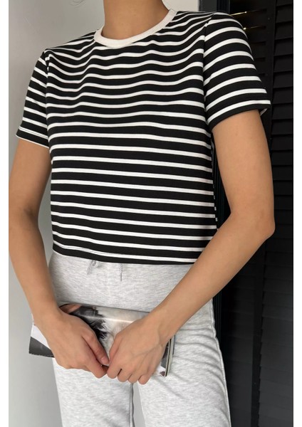 Kadın Şerit Desenli Bisiklet Yaka Tişört P-00018593 modelleri