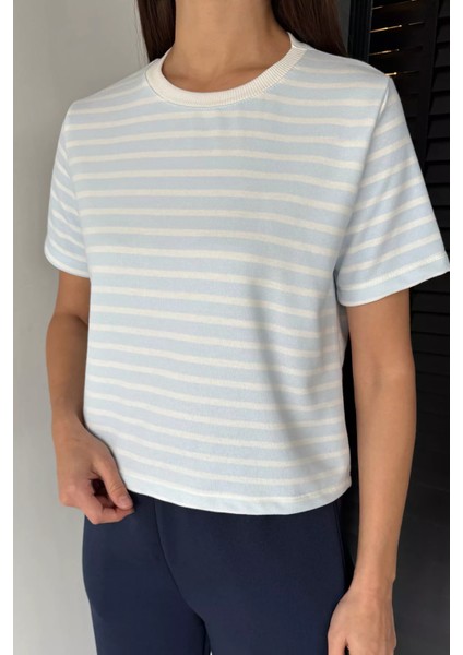 Kadın Şerit Desenli Bisiklet Yaka Tişört P-00018593 modelleri