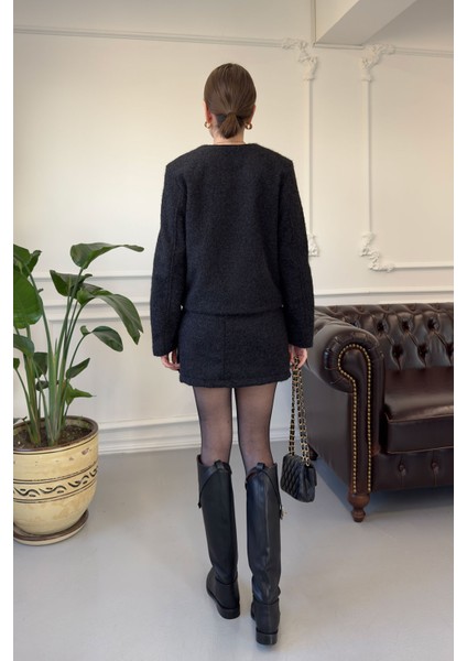 İnci Düğmeli Etekli Kaşe Takım- Siyah