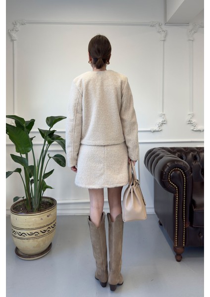 İnci Düğmeli Etekli Kaşe Takım- Bej