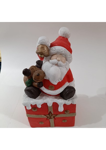 Hediye Paketi Üzerine Oturan Noel Baba Büyük