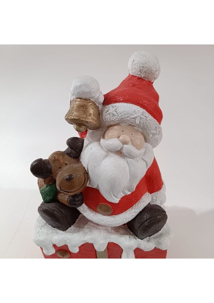 Hediye Paketi Üzerine Oturan Noel Baba Büyük fiyatları