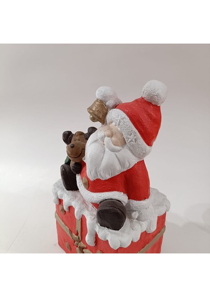 Hediye Paketi Üzerine Oturan Noel Baba Büyük modelleri