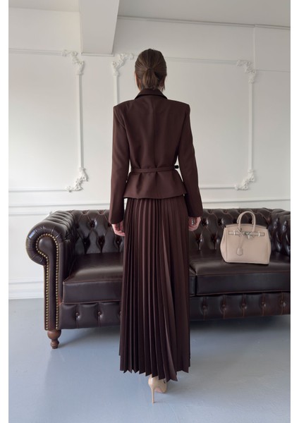 Pileli Etekli Tasarım Takım- Kahverengi