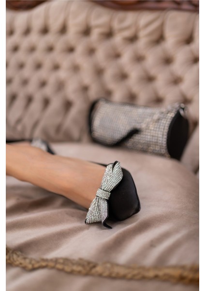 Clara Kadın Siyah Saten Fiyonk Detay Topuklu Ayakkabi fırsatları