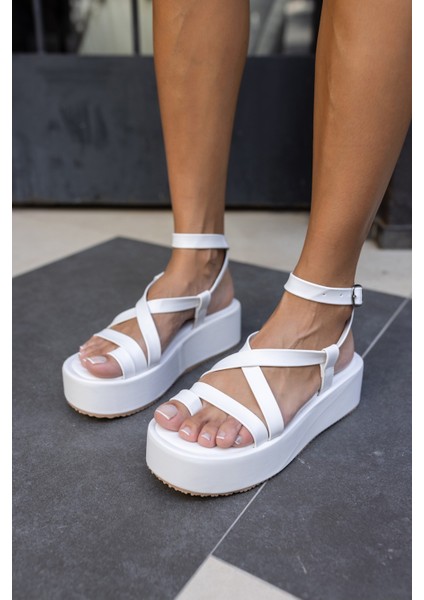 Clio Kadın Beyaz Kalın Topuklu Sandalet fiyatları