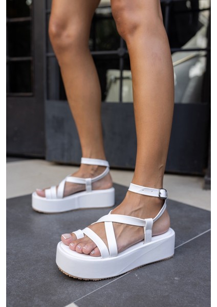 Clio Kadın Beyaz Kalın Topuklu Sandalet modelleri