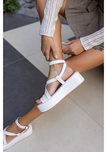 Clio Kadın Beyaz Kalın Topuklu Sandalet indirimleri