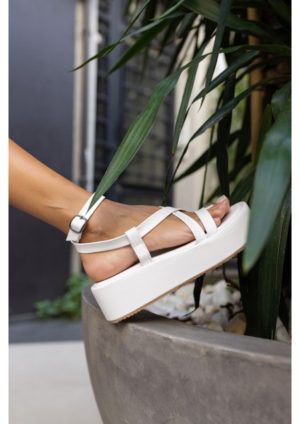 Clio Kadın Beyaz Kalın Topuklu Sandalet