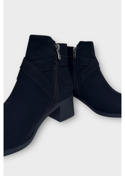 Toka Detaylı Kalın Topuk Sivri Burun Kadın Bot Siyah - Füme modelleri