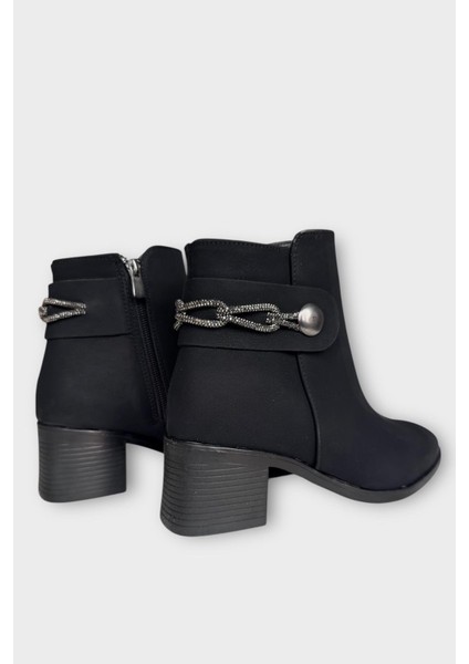 Kadın Taş Zincir Detaylı Topuklu Kadın Bot Siyah - Füme indirimleri