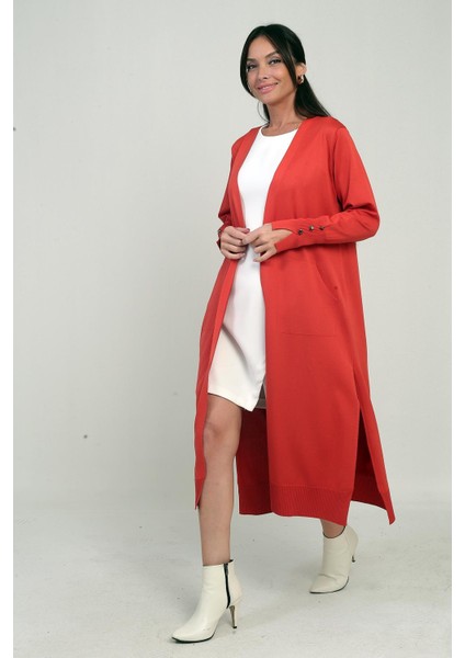 Kadın Kolları Düğme Detaylı Cepli Yanları Yırtmaaçlı Uzun Hırka fiyatları