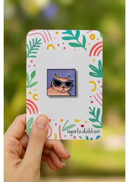 Mor Gözlüklü Kedi Tablosu Rozeti